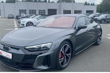 Audi e-tron GT 80.432 km 49.977 € Oldenburg 26135