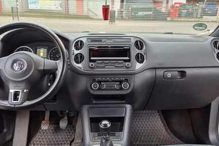 VW Tiguan 128.000 km 9.950 &euro; Taunusstein-Neuhof 65232