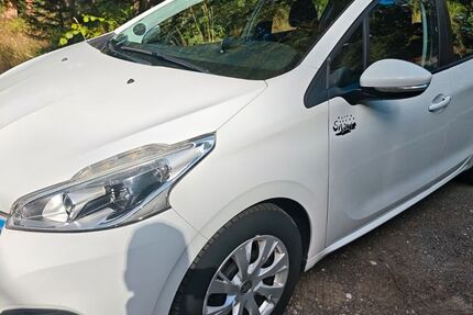 Peugeot 208 76.000 km 6.000 &euro; Wiesbaden 65193