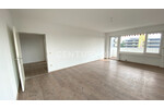 Stilvoll modernisierte 3,5-Zimmer-Wohnung mit Balkon, Aufzug und Stellplatz
