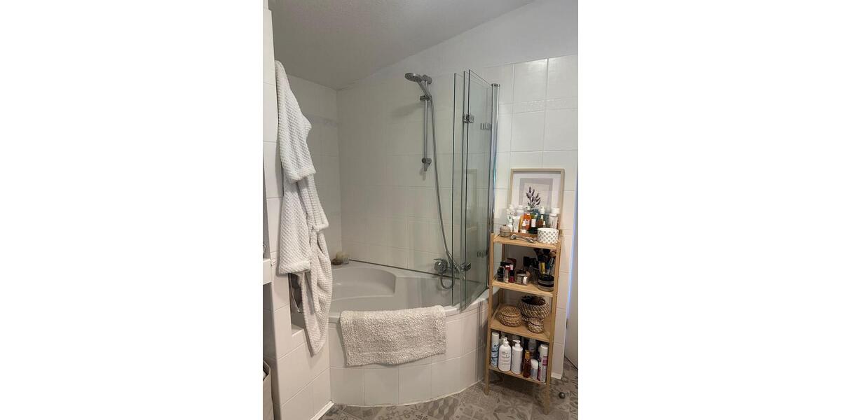 Dachgeschoßwohnung Rosengarten - 1 Zimmer, 65 m&sup2;, 925&euro; | Angebot:25638995