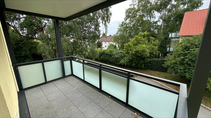 So viele Zimmer! 4-Zi.-Wohnung mit Balkon in ruhiger Lage