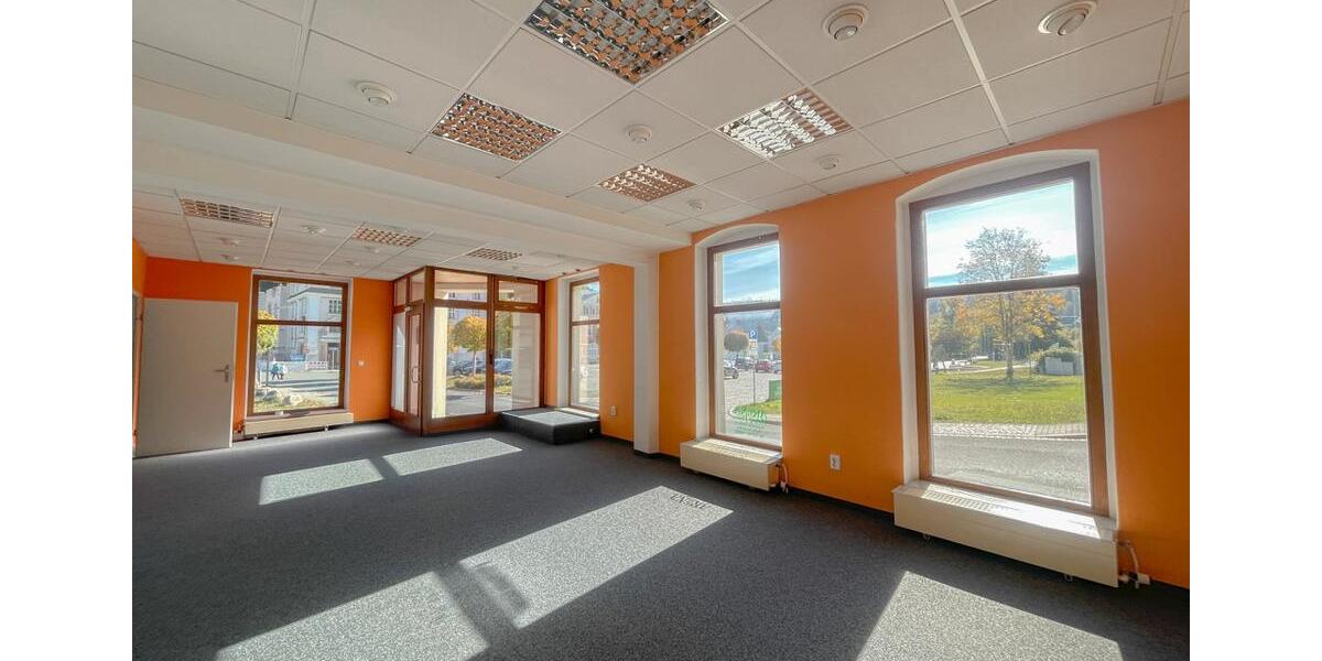 Gewerberäume am Marktplatz in Klingenthal – Helle Schaufenster und zentrale Lage zimmer