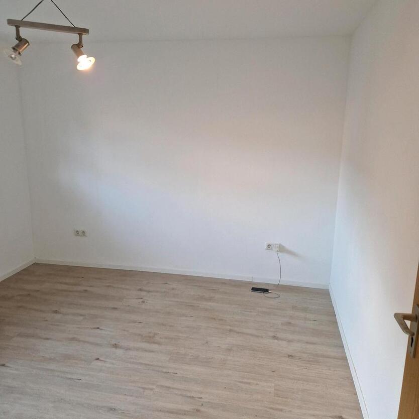 Neue Renoviert 2 Zimmer Wohnung mit Garage