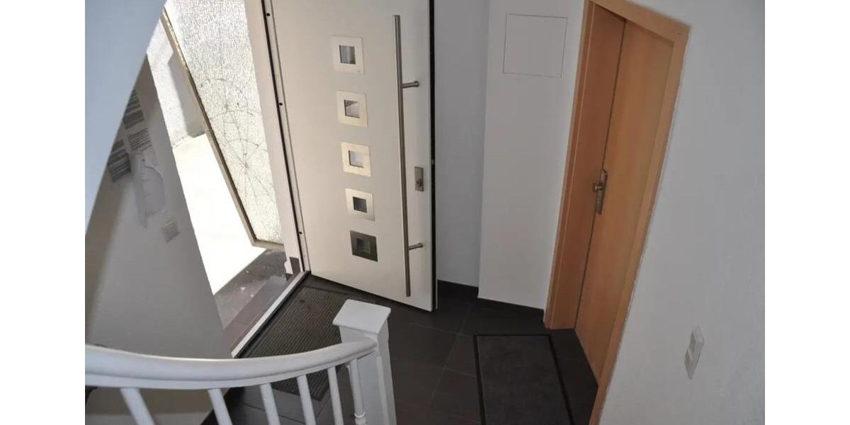 Dachgeschoßwohnung Stuttgart Lehen - 2.5 Zimmer, 48 m&sup2;, 239.000&euro; | Angebot:25843721