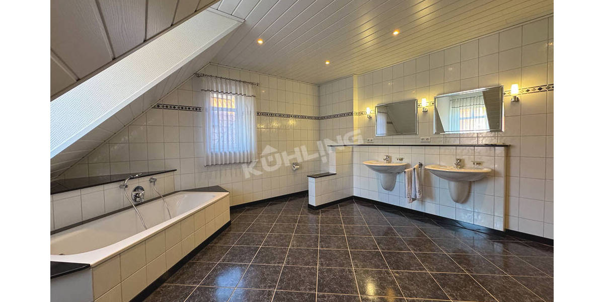 Einfamilienhaus Vechta - 7 Zimmer, 280 m&sup2;, 578.000&euro; | Angebot:26487306