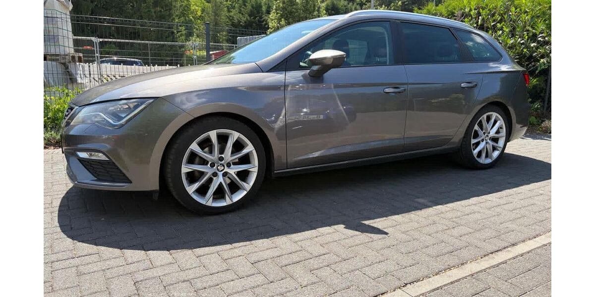 Seat Leon 121.800 km 12.700 &euro; Berlin 13591