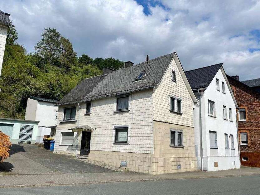 Haus zum Kaufen in Ehringshausen 85.000 € 118 m²