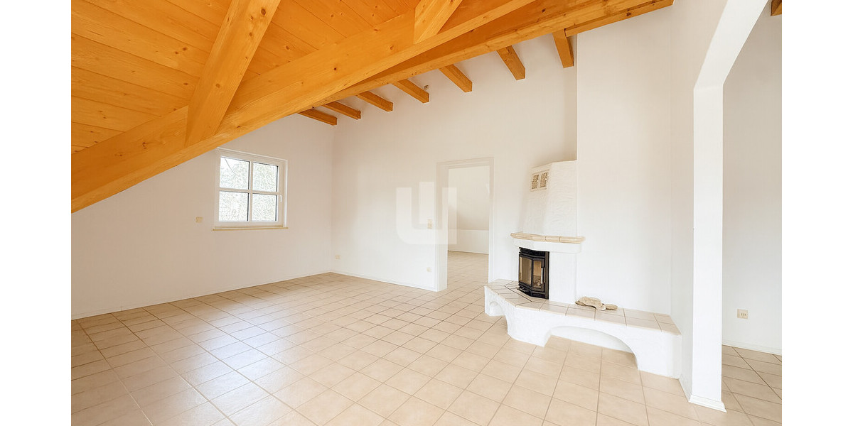 WINDISCH - Gemütliche 2-Zi.- DG Wohnung mit EBK und Balkon in ruhiger & zentraler Wohnlage 2 zimmer