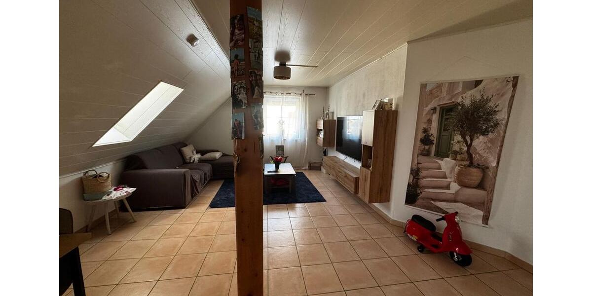 Dachgeschoßwohnung Dingolfing - 4.5 Zimmer, 110 m&sup2;, 1.300&euro; | Angebot:25936868