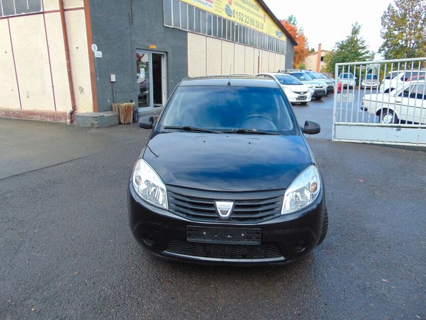 Dacia Sandero 144.000 km 900 € Gotha OT Siebleben 99867