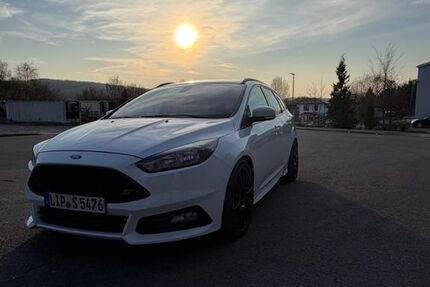 Ford Focus 148.000 km 13.490 &euro; Extertal 32699