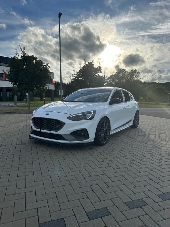 Ford Focus 62.000 km 23.500 € Kelberg 53539