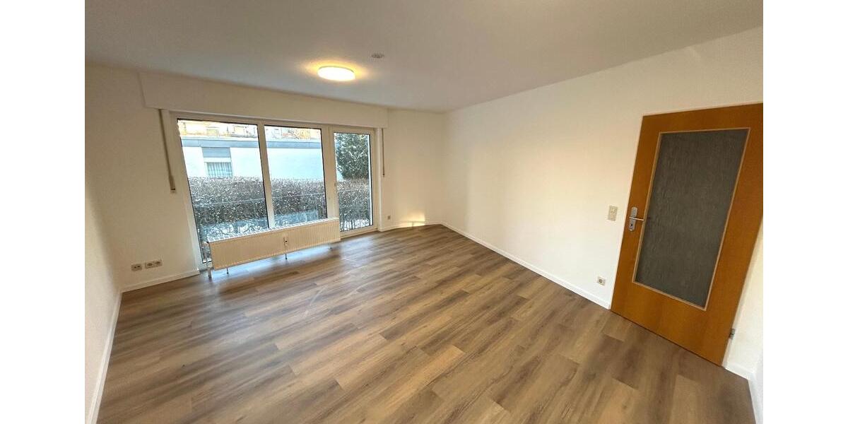 Frisch renoviert und viel Ruhe! 2 Zimmer Wohnung mit EBK und Balkon 2 zimmer