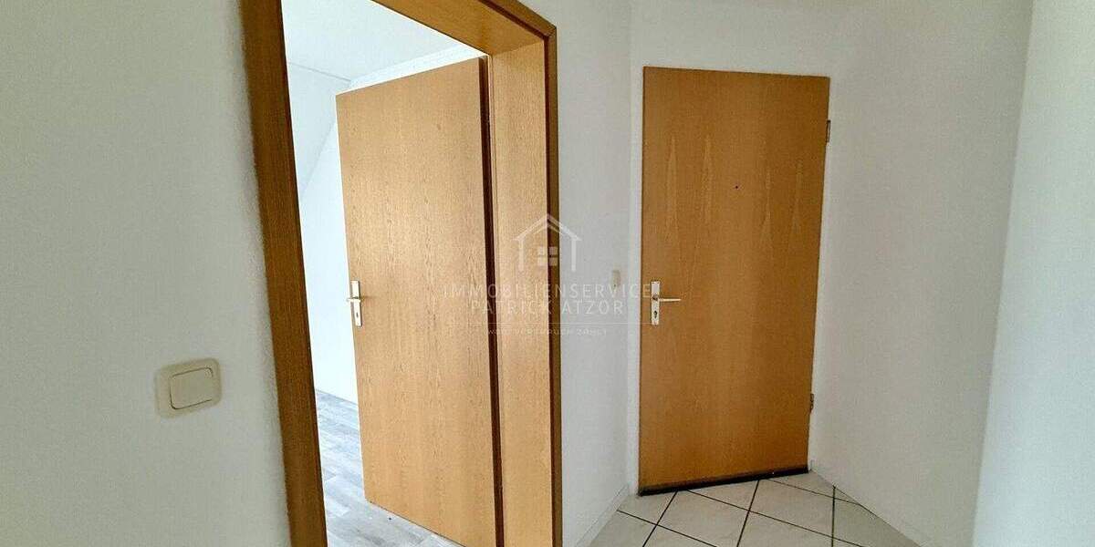 Helle 3-Zimmer-Dachgeschosswohnung mit Balkon in ruhiger Wohnlage von Schwalmstadt 3 zimmer