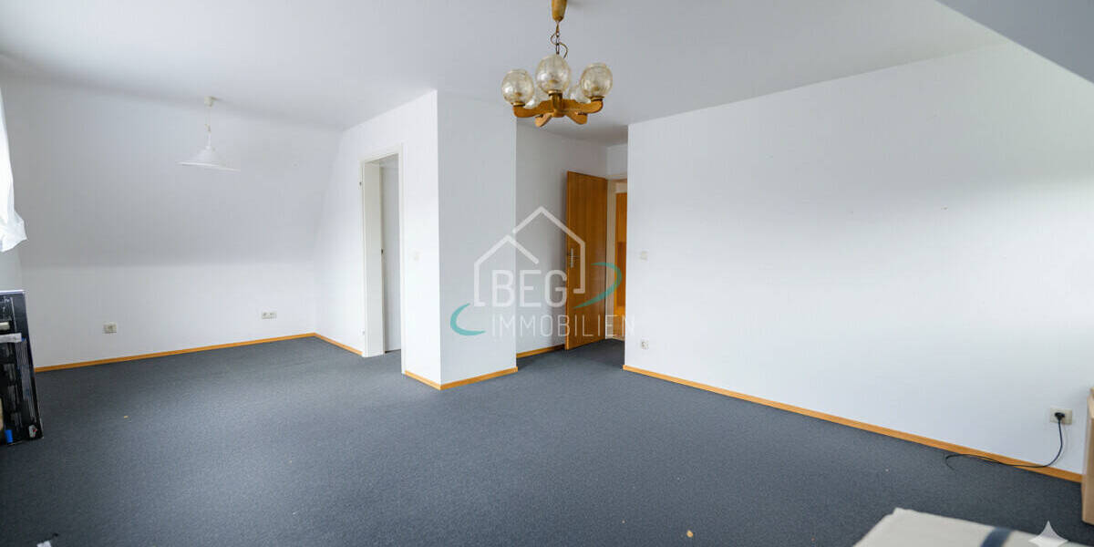 Mehrfamilienhaus, Wohnhaus Crailsheim Roßfeld - 8 Zimmer, 131 m&sup2;, 349.000&euro; | Angebot:26242334