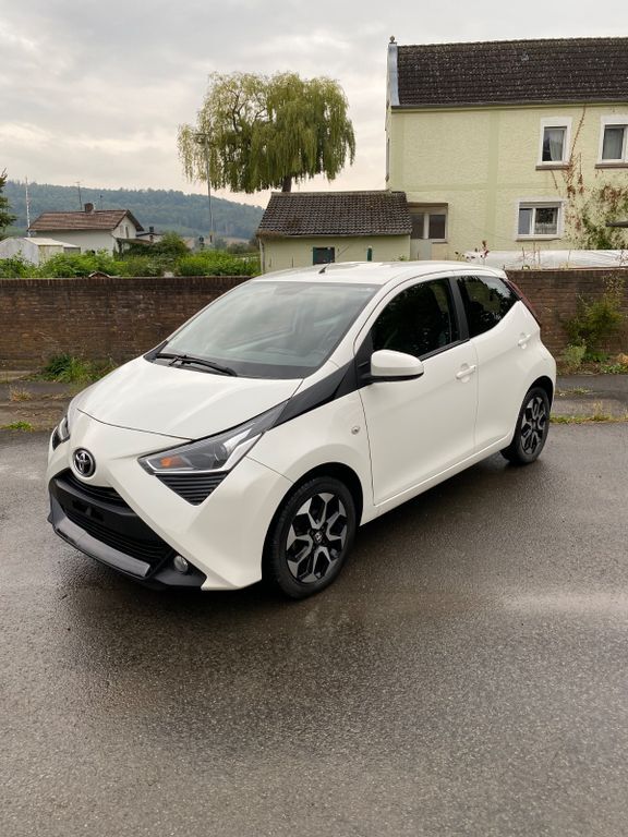 Aygo (X)