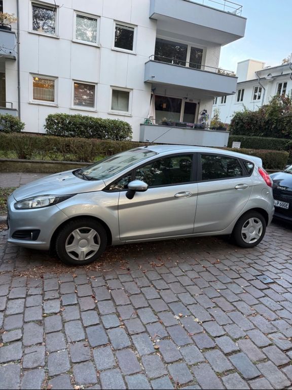 Ford Fiesta 127.000 km 5.900 € Hamburg 22763
