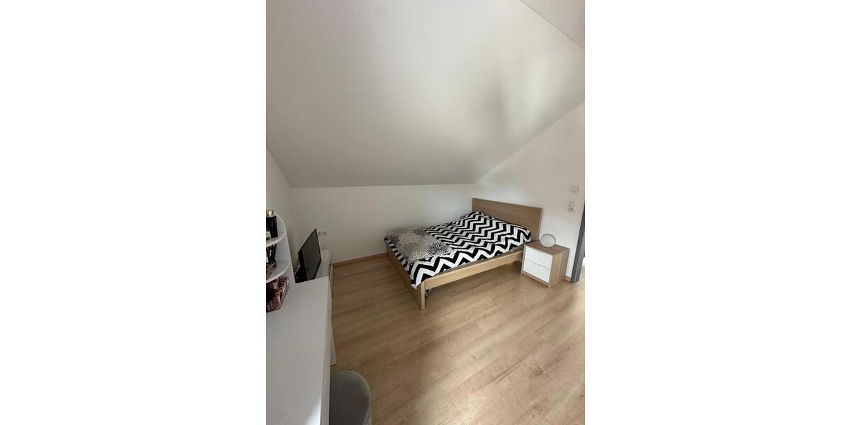 Dachgeschoßwohnung Offenberg - 1.5 Zimmer, 36 m&sup2;, 405&euro; | Angebot:25283562