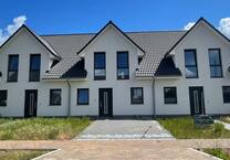 Erstbezug in Rastow–Modernes Reihenmittelhaus mit Terasse, KFW 55