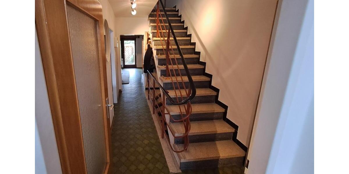 Reihenhaus Roßdorf - 9 Zimmer, 107 m&sup2;, 1.400&euro; | Angebot:25046795