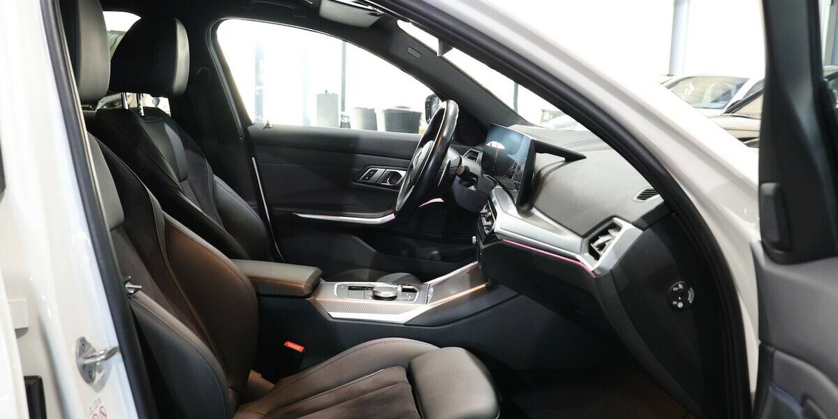 BMW 320d Touring M-SPORTPAKET SHADOW / CURVED 100.000 km 28.999 &euro; Hamm 59077