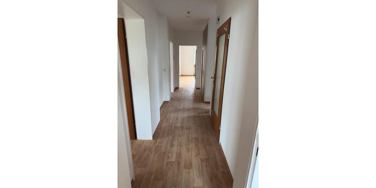 Erdgeschoßwohnung Wemding - 4 Zimmer, 105 m&sup2;, 1.070&euro; | Angebot:25782825