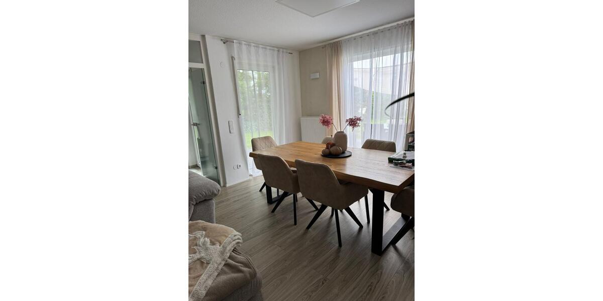 Etagenwohnung Neuhof - 3 Zimmer, 94 m&sup2;, 930&euro; | Angebot:25483503