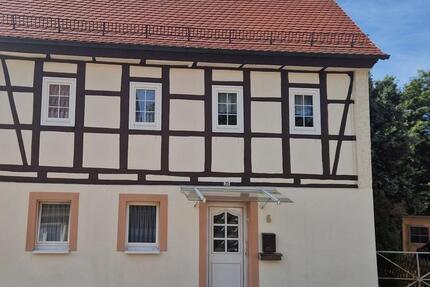 Haus mit dazugehörigen großzügigen Gartengrundstück