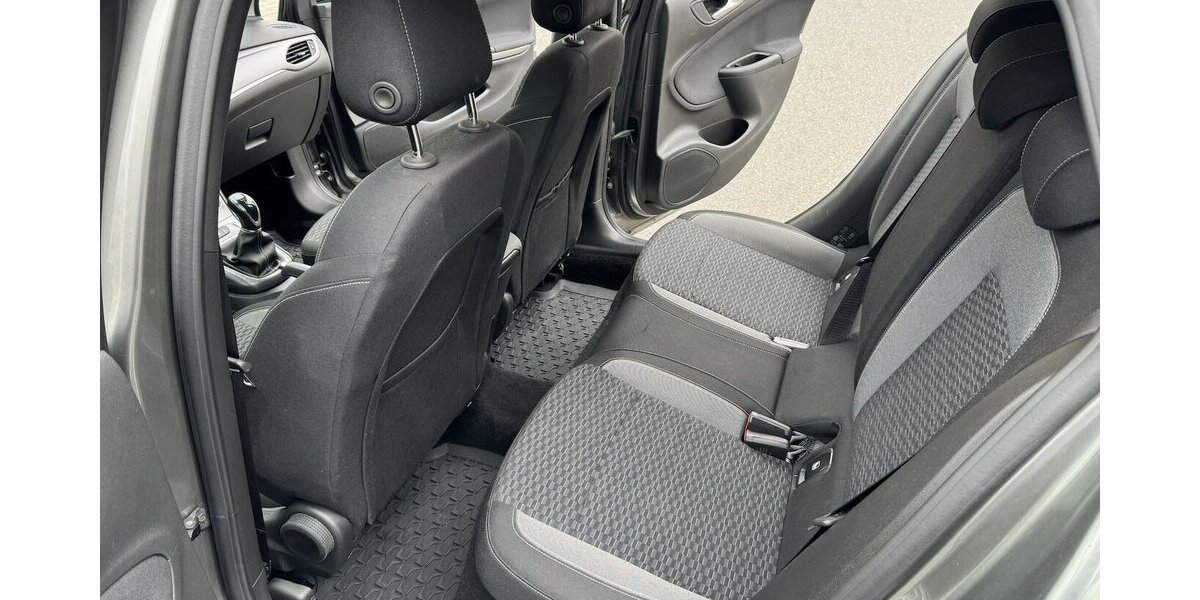 Opel Astra Klima Navi Temp CarPlay GARANTIE 28.000 km 28.000 km 14.500 &euro; Erftstadt 50374