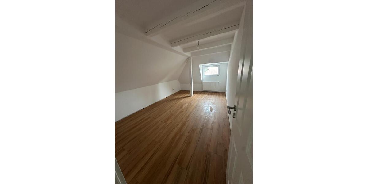 Dachgeschoßwohnung Delmenhorst Deichhorst - 3 Zimmer, 71 m&sup2;, 800&euro; | Angebot:26007324