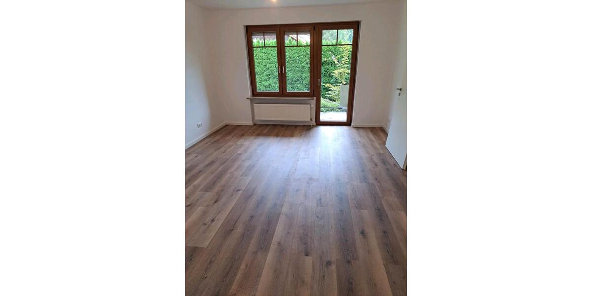 Erdgeschoßwohnung Bad Abbach - 5 Zimmer, 121 m&sup2;, 1.230&euro; | Angebot:23012086