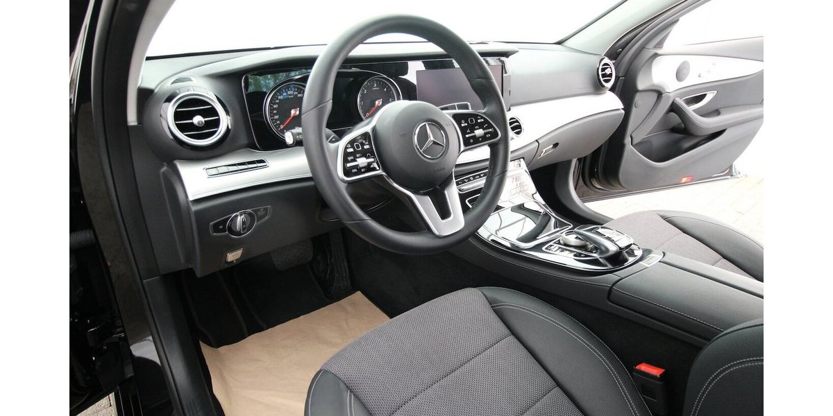 Mercedes-Benz E 220 d Avantgarde NAVI+LED+KAMERA+STANDHEIZUNG 36.459 km 36.900 &euro; Hagenow 19230