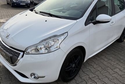 Peugeot 208 175.500 km 2.980 &euro; Gaggenau 76571