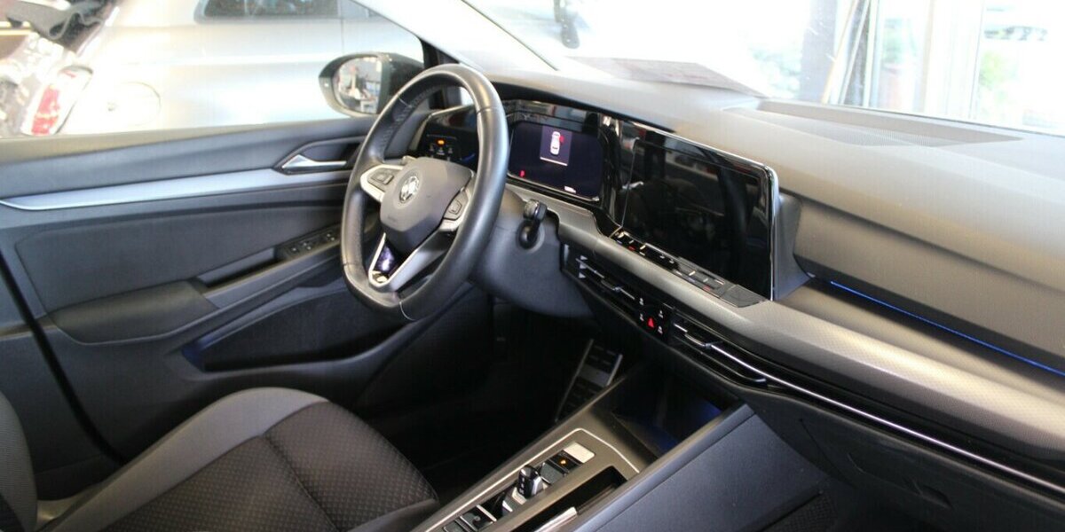 VW Golf 2.0 TDI SCR DSG Active 128.286 km 17.980 &euro; Euskirchen 53881