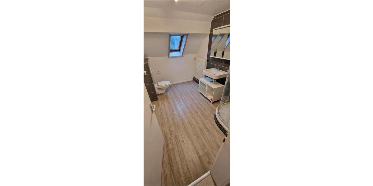 helle Dachgeschosswohnung in Nanzdietschweiler zimmer