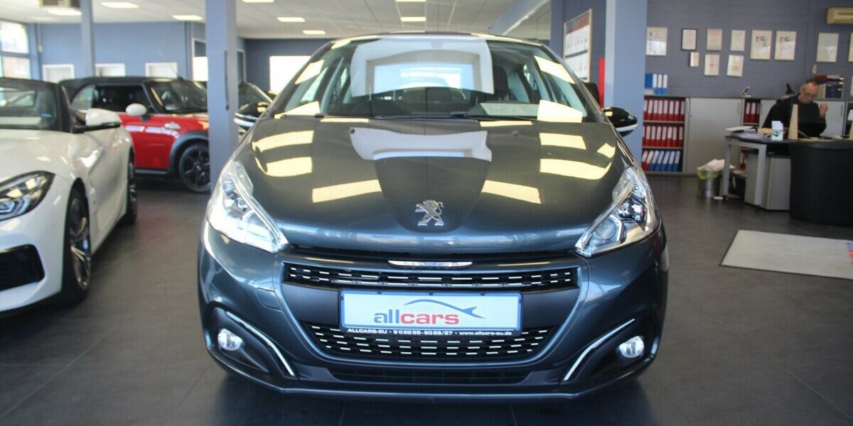 Peugeot 208 PureTech 82 Style - Panorama - 88.339 km 7.980 &euro; Euskirchen 53881