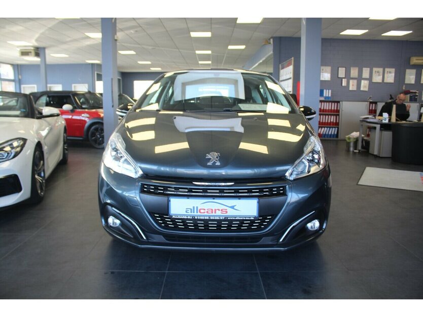 Peugeot 208 PureTech 82 Style - Panorama - 88.339 km 8.980 € Euskirchen 53881