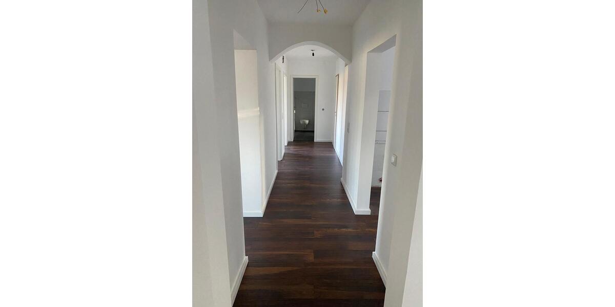 Schöne 4 Zimmer Wohnung inkl Wintergarten und Pkw Stellplatz 4 zimmer