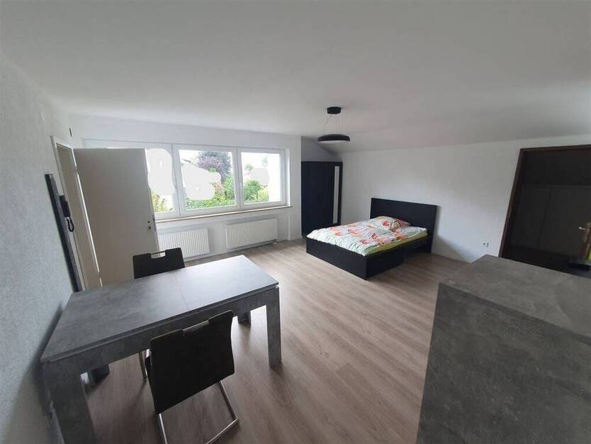 MÖBLIERTES SINGLE-APARTMENT IN RUHIGER LAGE VON REUTTI