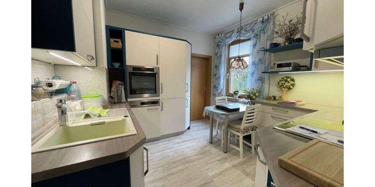 sofort bezugsfertig - sehr gepflegtes Ein- Zweifamilienhaus mit hochwertiger EBK 8 zimmer