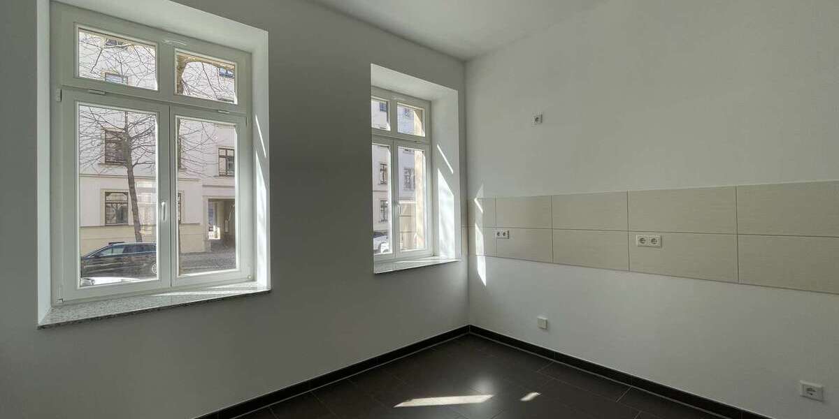 mit 360° Rundgang! Sanierte 2 Zimmer mit Balkon + großer Küche am Brühl! 2 zimmer