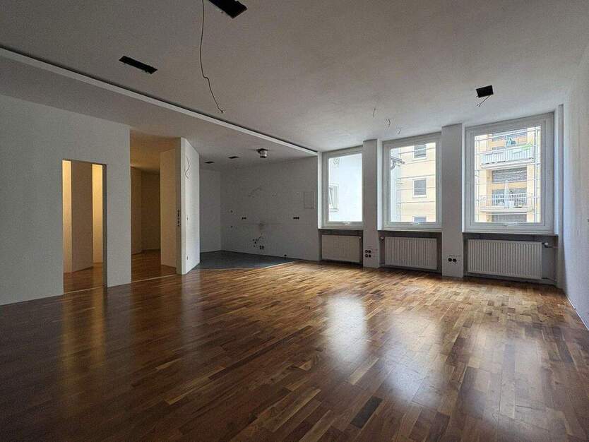 Provisionsfrei v. Eigentümer! Großzügiges Rückgebäude mit enormem Entwicklungspotenzial zimmer