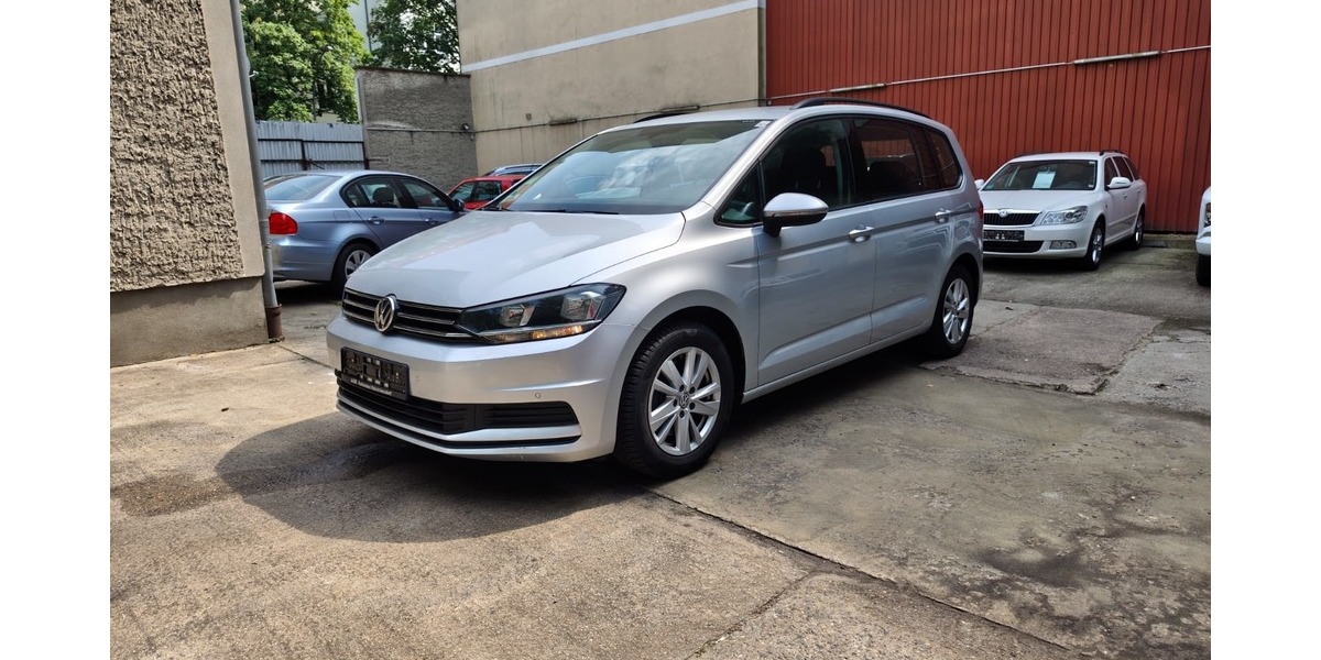 VW Touran Autom. Navi AHK 7 Sitze Comfortl. ACC BMT 72.050 km 21.800 &euro; Berlin 10247