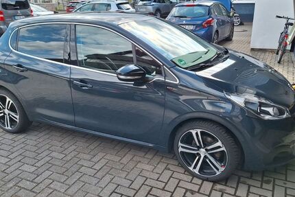 Peugeot 208 77.000 km 10.600 &euro; Wohratal 35288