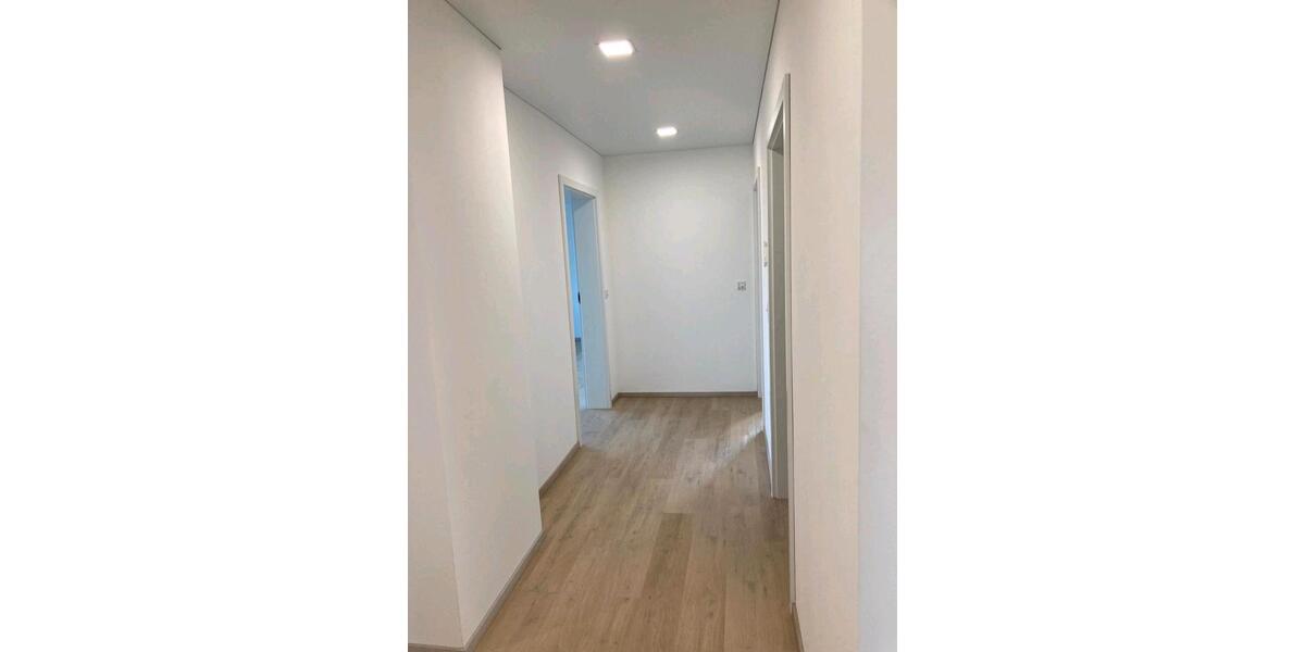 Erdgeschoßwohnung Sulzfeld - 4 Zimmer, 132 m&sup2;, 1.015&euro; | Angebot:26288314