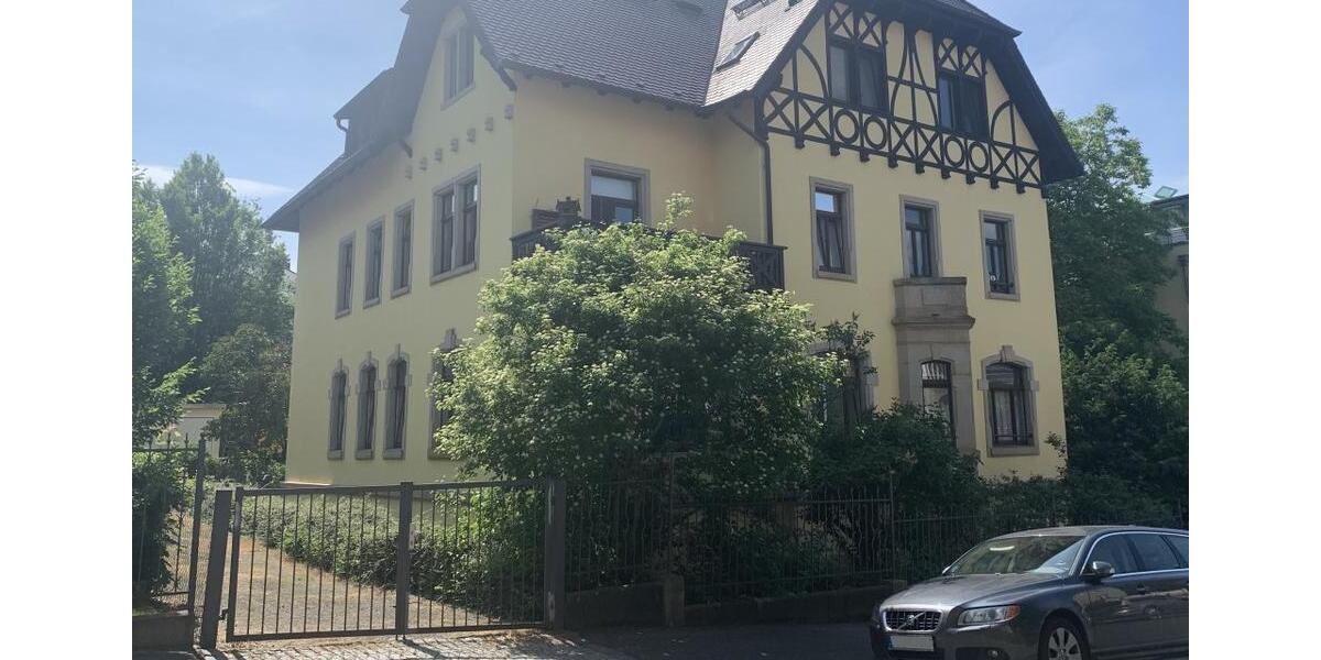 Charmante Dachgeschosswohnung in stilvoller Stadtvilla 2 zimmer