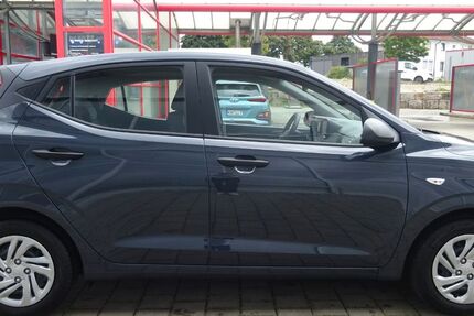 Hyundai i10 2.383 km 14.390 &euro; Steißlingen 78256