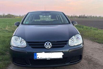 VW Golf 143.000 km 4.900 &euro; Löningen 49624