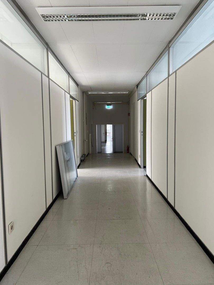 Geräumige Büro Praxisfläche im EG zimmer